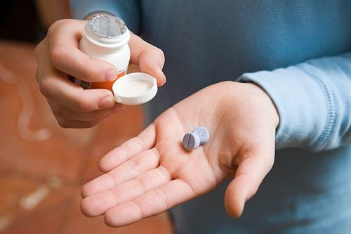 Bị viêm gan B có uống được thuốc tẩy giun không?